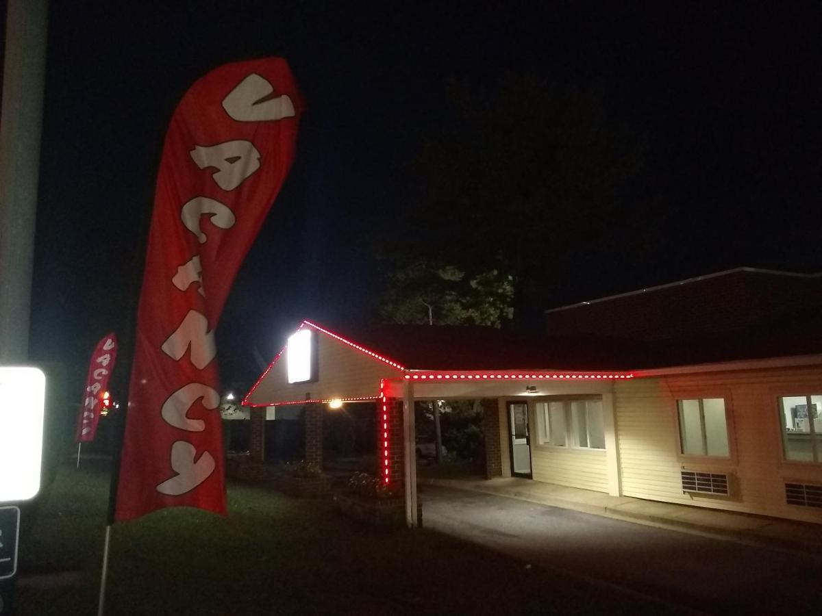 لاوريل Red Crown Inn المظهر الخارجي الصورة